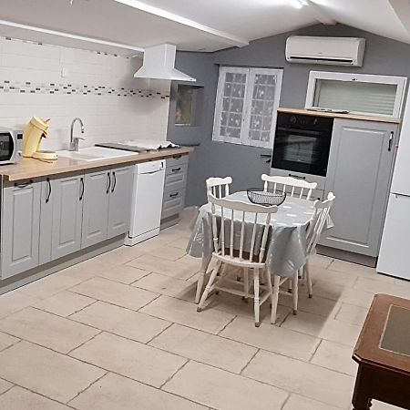 Maison Des Clos Nyons Bagian luar foto