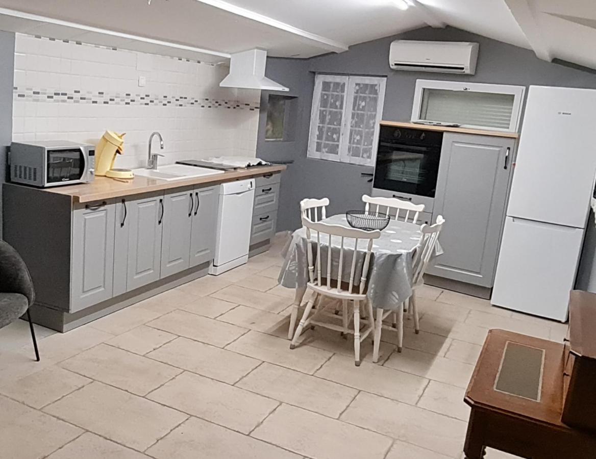 Maison Des Clos Nyons Bagian luar foto